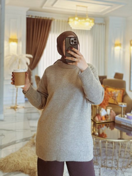 بلوزة صوف بلون الموكا