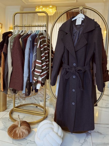 جاكيت رمادي غامق بخامة الجوخ الناعم