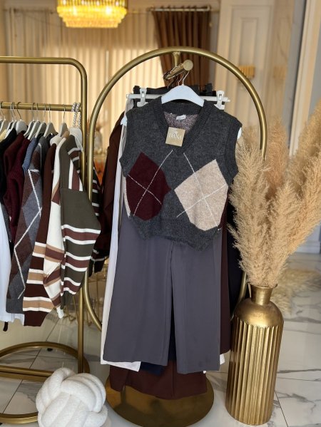 ڤيست رمادي بنقشة البقلاوة