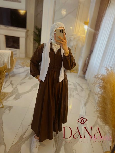 فستان بني بدون قشط