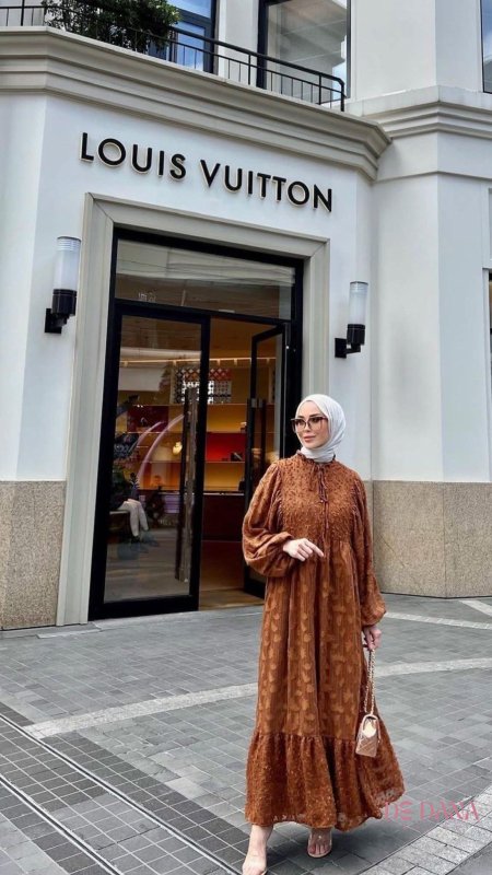 فستان مميز <br> <span class='text-color-warm'>سيتوفر قريباً</span>