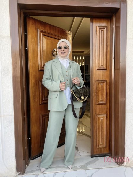 طقم 3 قطع ( بليزر + بنطلون + ڤيست )